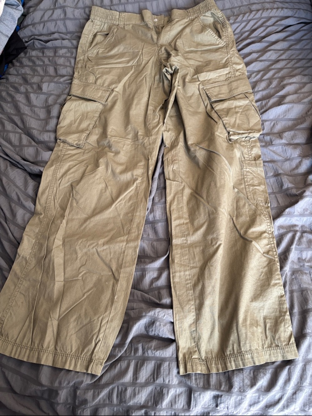 H&M Cargo Pants in Olive Khaki